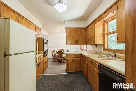 909 54th St, Moline, IL 61265 photo 10