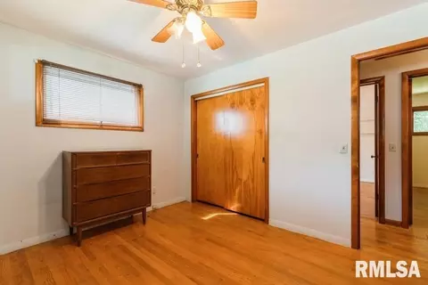 909 54th St, Moline, IL 61265 photo 13