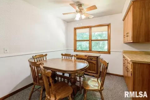 909 54th St, Moline, IL 61265 photo 9