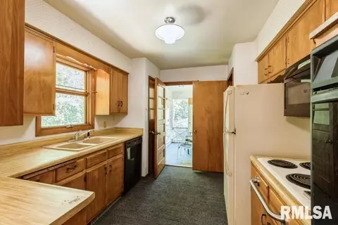 909 54th St, Moline, IL 61265 photo 8
