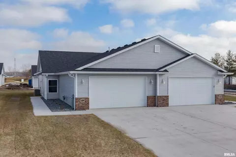 109 Beacon Harbor Cir, East Moline, IL 61244