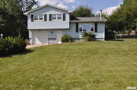 5660 Short St, Bettendorf, IA 52722