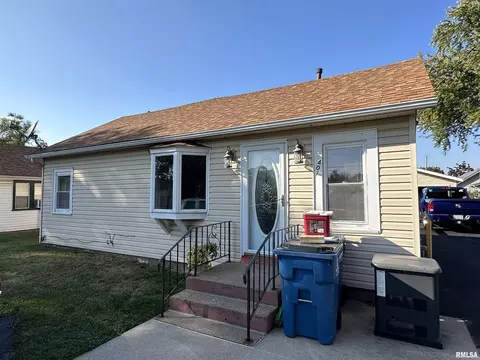 407 8th Ave, Silvis, IL 61282 photo 2