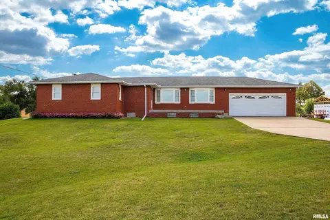 14059 290th St, Donahue, IA 52746