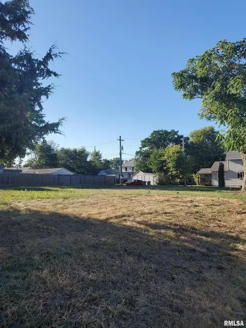 302 2nd Ave S, Clinton, IA 52732