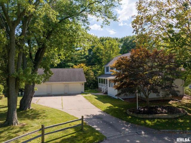 2400 29th Avenue Ct, Moline, IL 61265