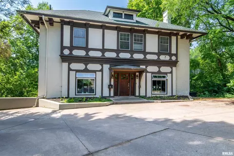 51 Forest Rd, Davenport, IA 52803