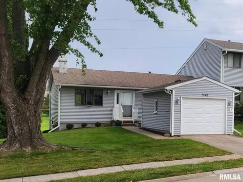 3140 Maplewood Dr, Bettendorf, IA 52722