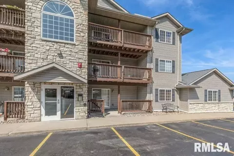 3207 S 16th Ave #102, Eldridge, IA 52748