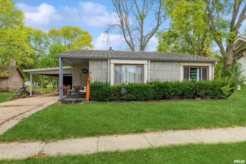 103 Hall Ave, Lowden, IA 52255