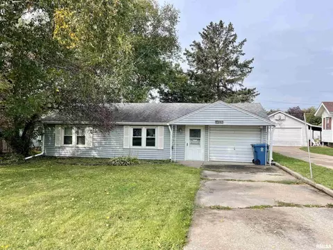 4261 9th St, East Moline, IL 61244