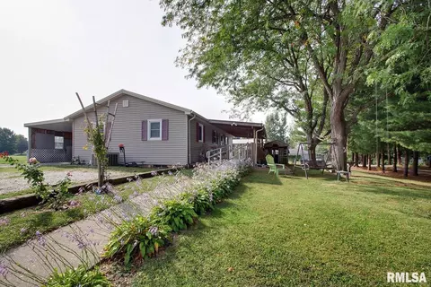 448 W Washington St, Mendon, IL 62351