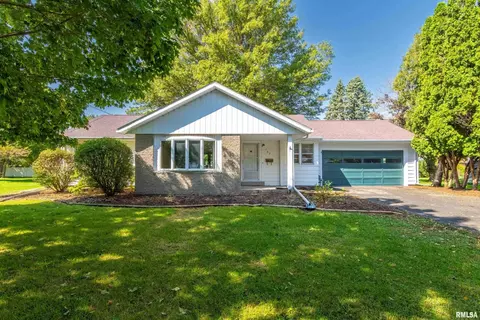103 N 2nd St, Cambridge, IL 61238