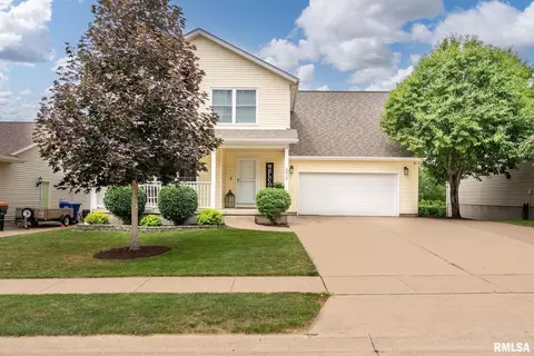 6810 Cresthill Dr, Davenport, IA 52806