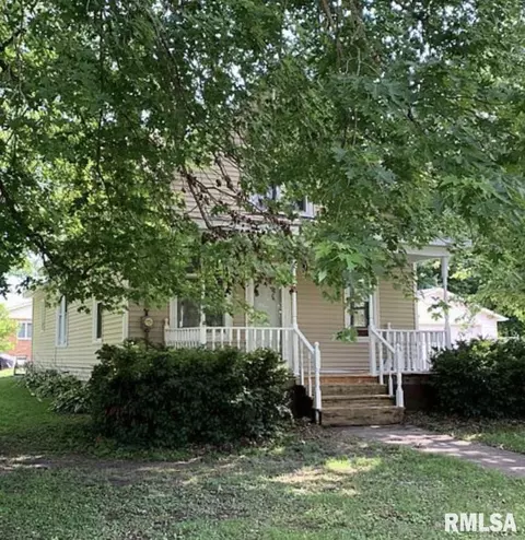 211 W 2nd Ave, Woodhull, IL 61490