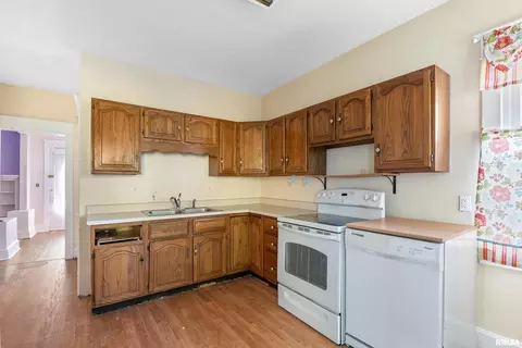 610 10th St, Moline, IL 61265 photo 8