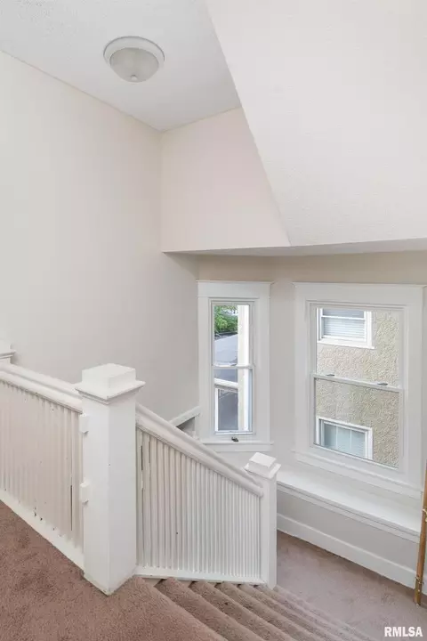 610 10th St, Moline, IL 61265 photo 21