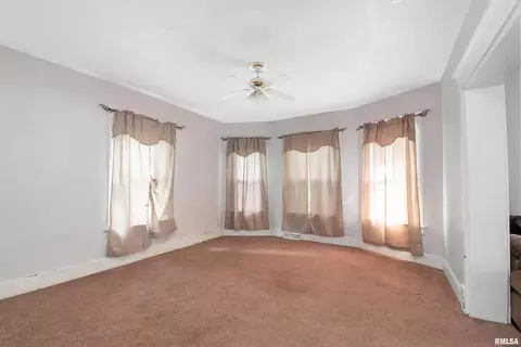 610 10th St, Moline, IL 61265 photo 6