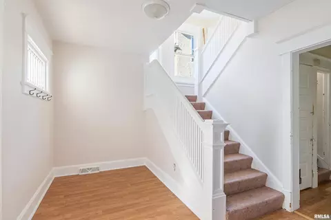 610 10th St, Moline, IL 61265 photo 3