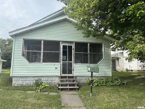 311 19th Pl, Clinton, IA 52732