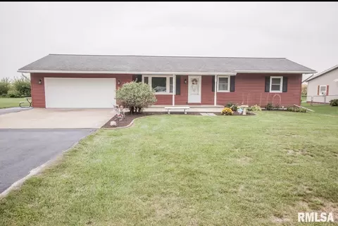 121 S 11th Ave, New Windsor, IL 61465