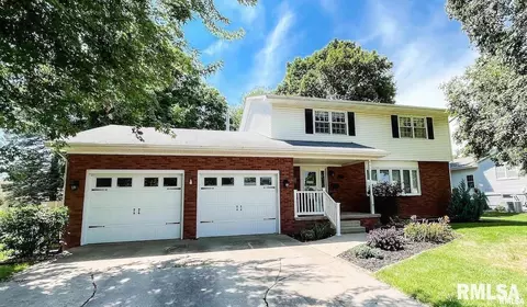 833 S Iowa St, Geneseo, IL 61254