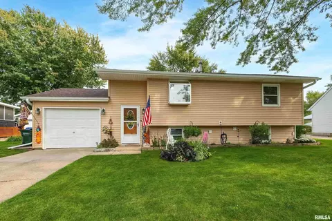1217 N Pioneer St, Davenport, IA 52804
