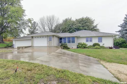 6859 Garden Plain Rd, Fulton, IL 61252