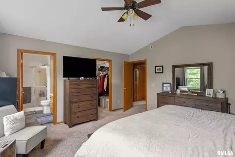 704 Fox Ridge Rd, Eldridge, IA 52748 photo 20