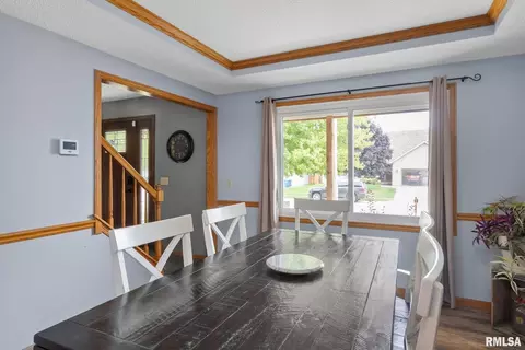 704 Fox Ridge Rd, Eldridge, IA 52748 photo 9