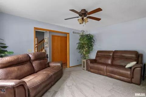 704 Fox Ridge Rd, Eldridge, IA 52748 photo 7