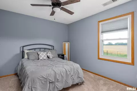 704 Fox Ridge Rd, Eldridge, IA 52748 photo 22
