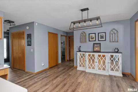 704 Fox Ridge Rd, Eldridge, IA 52748 photo 12