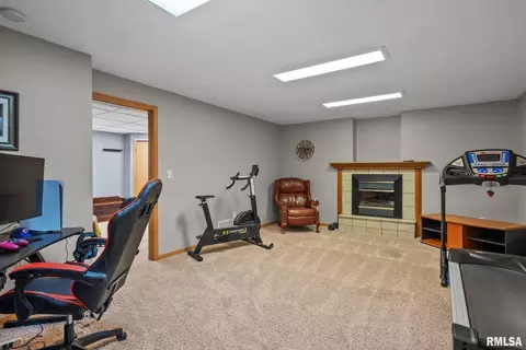 704 Fox Ridge Rd, Eldridge, IA 52748 photo 28