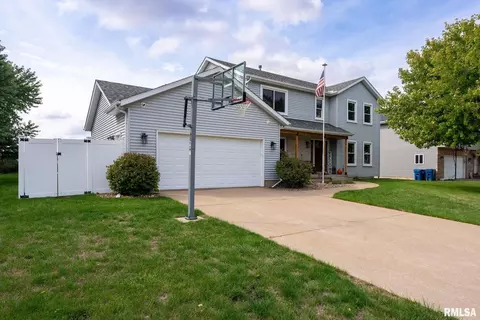 704 Fox Ridge Rd, Eldridge, IA 52748 photo 2