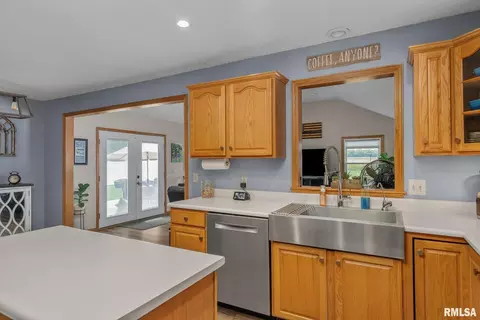704 Fox Ridge Rd, Eldridge, IA 52748 photo 14