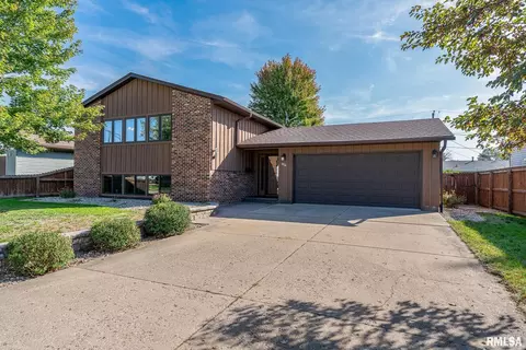 1434 Woods Ave, Camanche, IA 52730