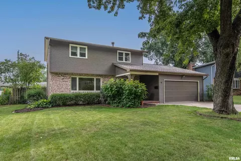 10 Imperial Ct, Davenport, IA 52807
