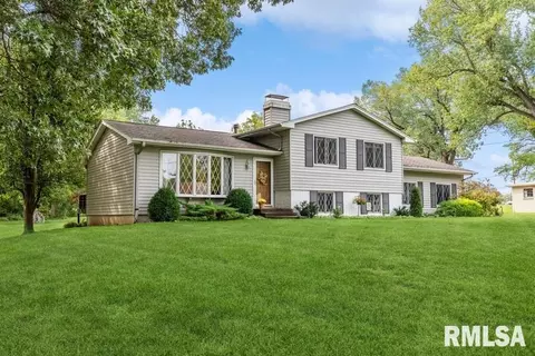 310 5th Ave, Silvis, IL 61282