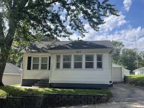 342 Thorwaldsen Pl, Clinton, IA 52732