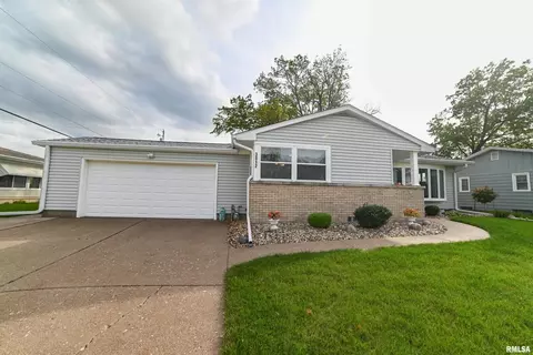 3812 19th Ave, Moline, IL 61265