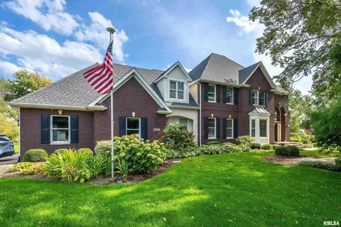 4691 School House Rd, Bettendorf, IA 52722