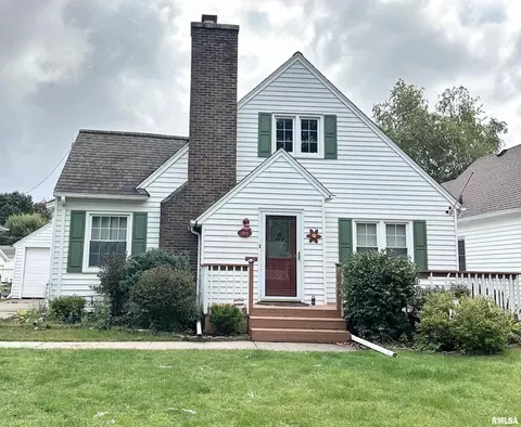 1205 N 4th St, Clinton, IA 52732