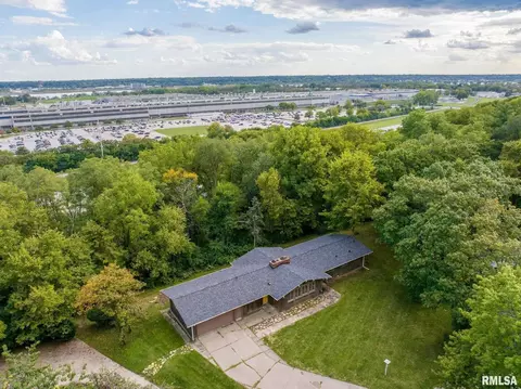 163 Elmhurst Ln, Riverdale, IA 52722