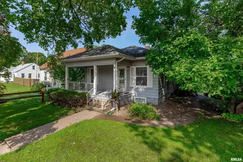 5215 10th Ave, Moline, IL 61265