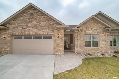 1324 L Springbrook Ln #L, Dewitt, IA 52742