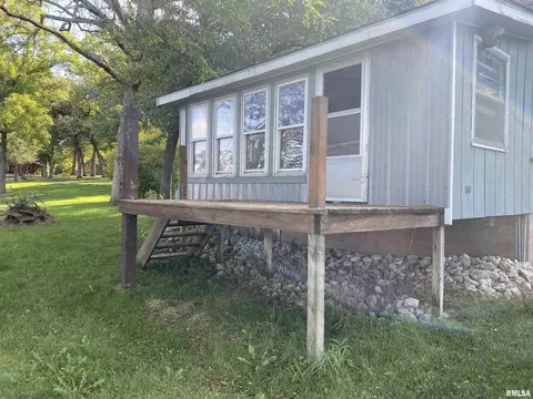 9616 N Thompson St, Colona, IL 61241