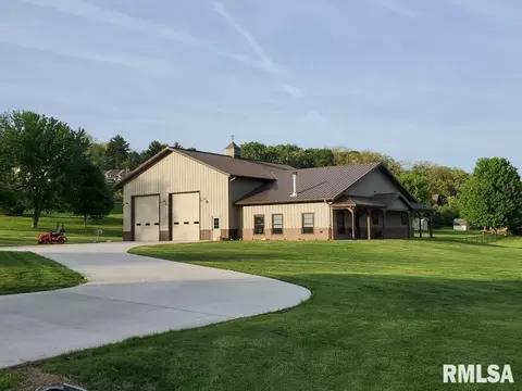 3680 Riverview Cir, Muscatine, IA 52761