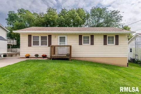 102 Girard St, Port Byron, IL 61275