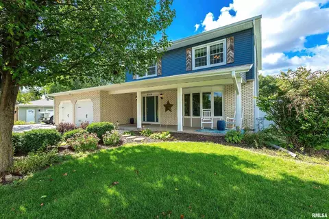 4414 Winding Hill Rd, Davenport, IA 52807